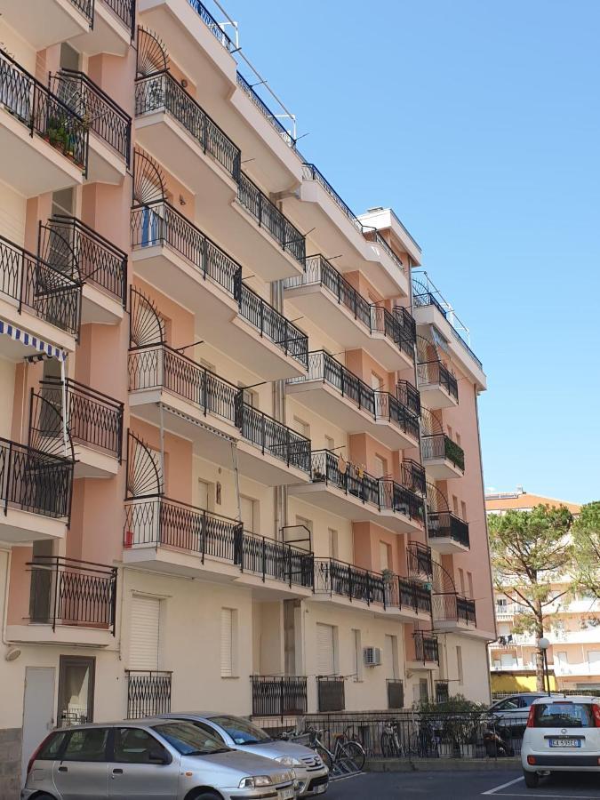 Albenga Sul Mare Famiglie Ed Amici Fino 10 Posti Lägenhet Exteriör bild
